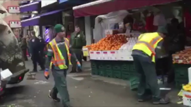fruit-vegetables-NYC-sidewalk