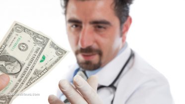 Doctor-Money-Bribing